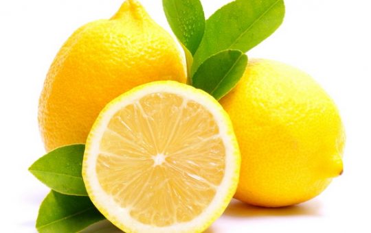 الليمون لعلاج التهاب الحلق
