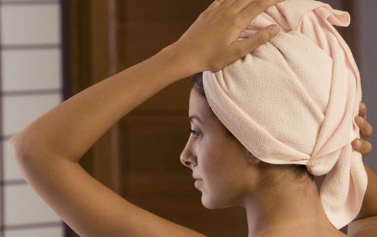 حمام الزيت الدافيء لعلاج الشعر التالف | كيفية عمل حمام زيت للشعر الجاف | حمام زيت لعلاج الشعر